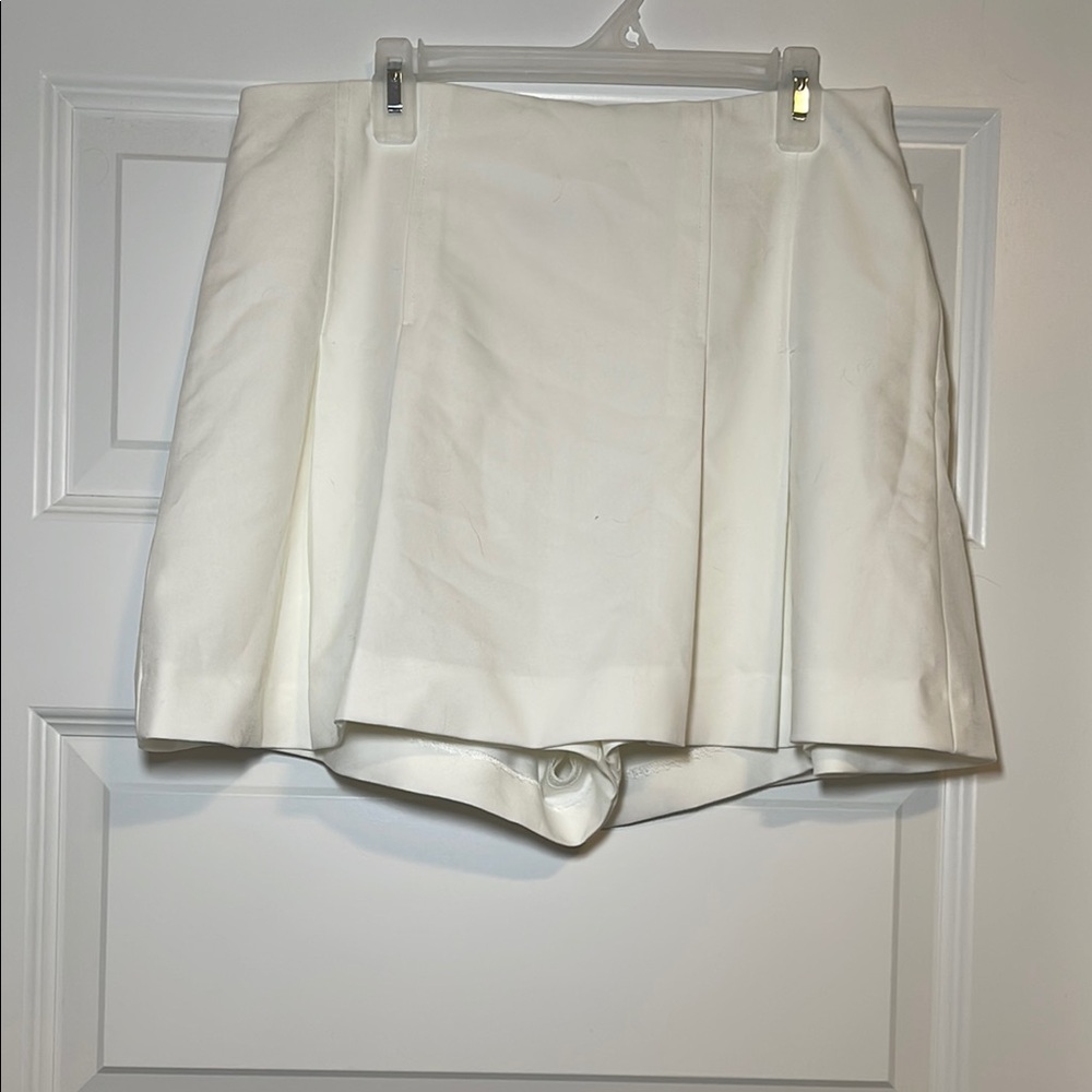 Zara White Skort-Style Shorts with Crisp Structure